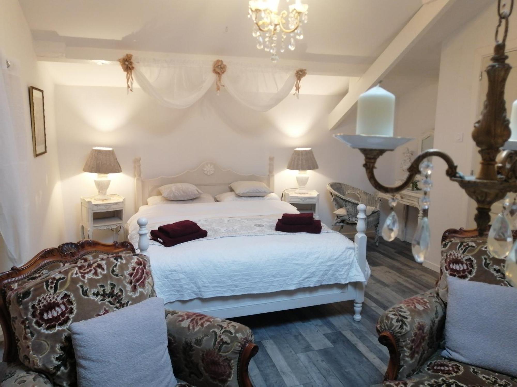 Gatekeepers Cottage Tiny House, Taize, Deux-Sevres, Velo Francette מראה חיצוני תמונה