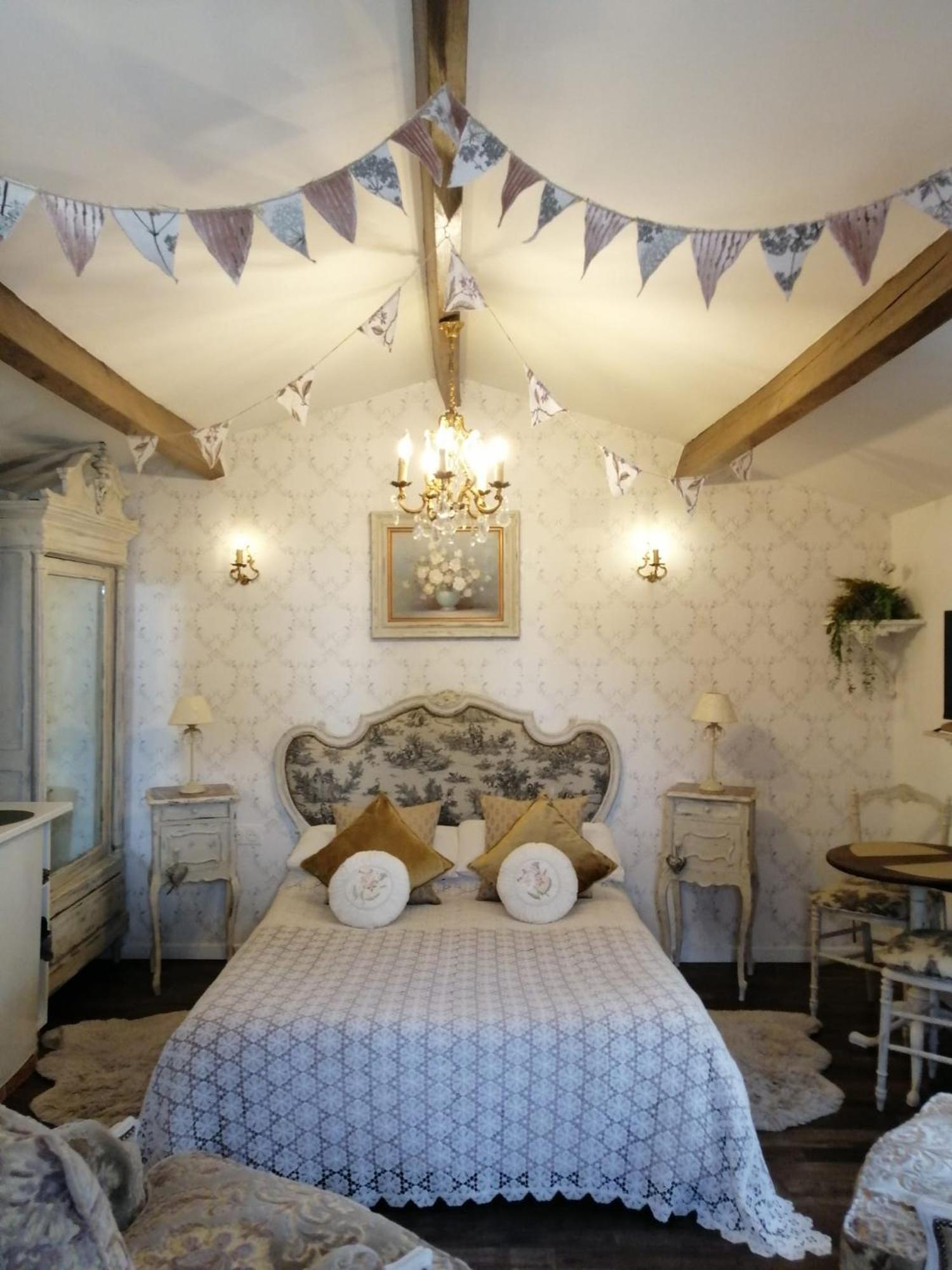 Gatekeepers Cottage Tiny House, Taize, Deux-Sevres, Velo Francette מראה חיצוני תמונה